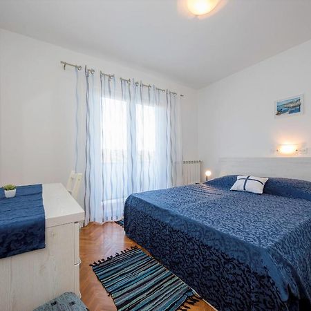 Apartments Anica Kampor Luaran gambar